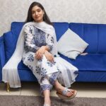 Priyanka Thimmesh Instagram - 💙🤍 Clicked by @bhagathmakka 🙌🏻 @iampriyankaathimmesh #priyankathimmesh #priyankathimmeshofficial