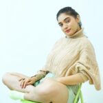 Priyanka Thimmesh Instagram - 💚🤎✨ Clicked by @bhagathmakka 🫰🏻 #priyankathimmeshofficial #priyankathimmesh #trending #glamour #positivity #focused #confidence #poser