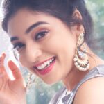 Priyanka Thimmesh Instagram - Smile, it’s free therapy😀✨ Photography @bhagathmakka Credit #jehensaai Desginer by @lakshana_label Makeup & hair @iglambeautystudiochennai @iampriyankaathimmesh #priyankathimmeshofficial #priyankathimmesh #lovelife #smileon #beliveinyourself