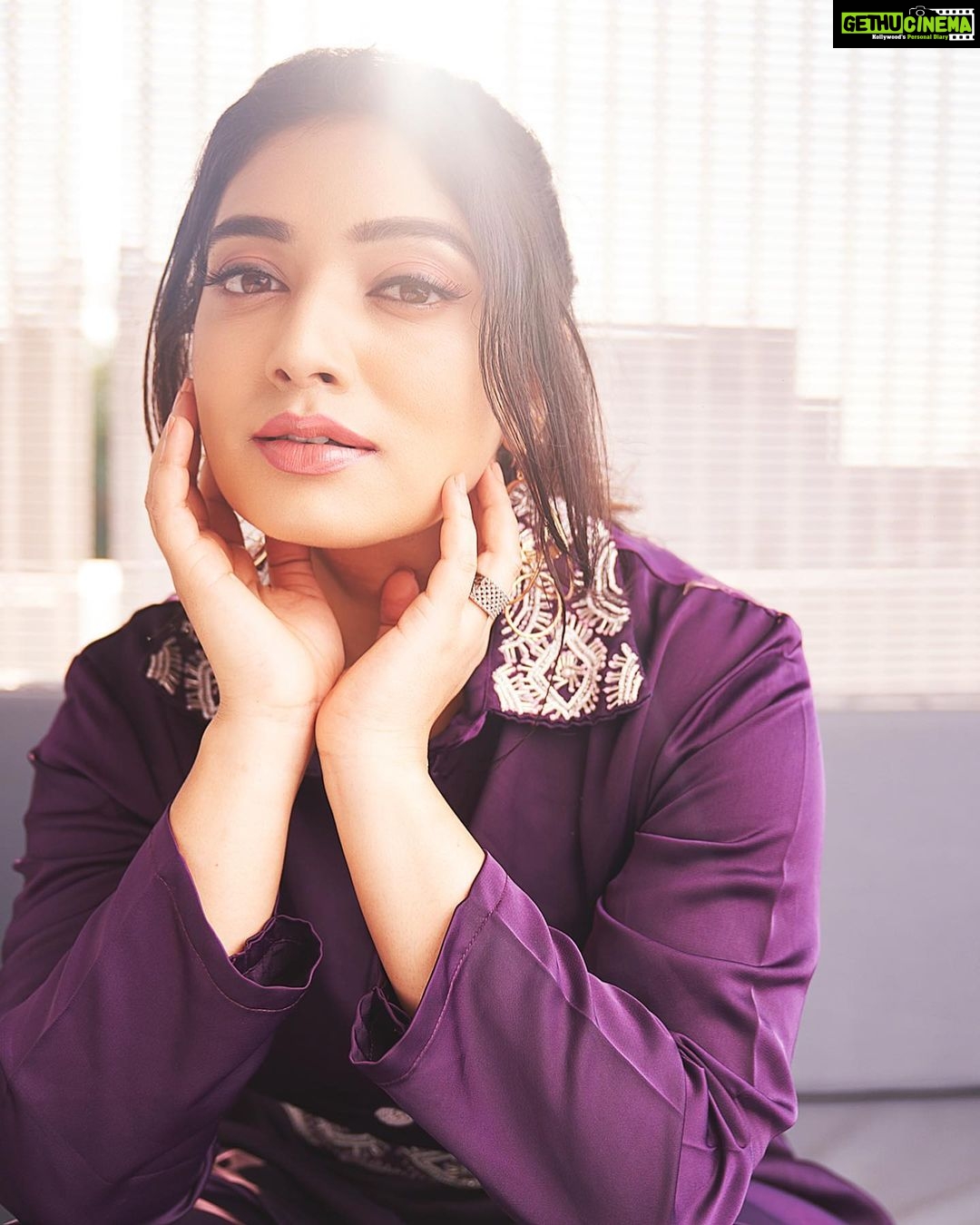 Priyanka Thimmesh Instagram - 💜✨ Photography @bhagathmakka Credit #jehensaai Desginer by @lakshana_label Makeup & hair @iglambeautystudiochennai @iampriyankaathimmesh #priyankathimmeshofficial #priyankathimmesh #purpellove💜