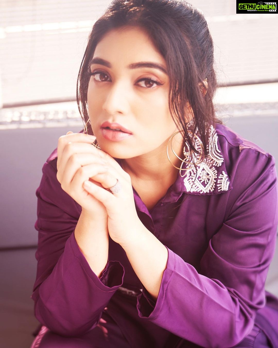 Priyanka Thimmesh Instagram - 💜✨ Photography @bhagathmakka Credit #jehensaai Desginer by @lakshana_label Makeup & hair @iglambeautystudiochennai @iampriyankaathimmesh #priyankathimmeshofficial #priyankathimmesh #purpellove💜