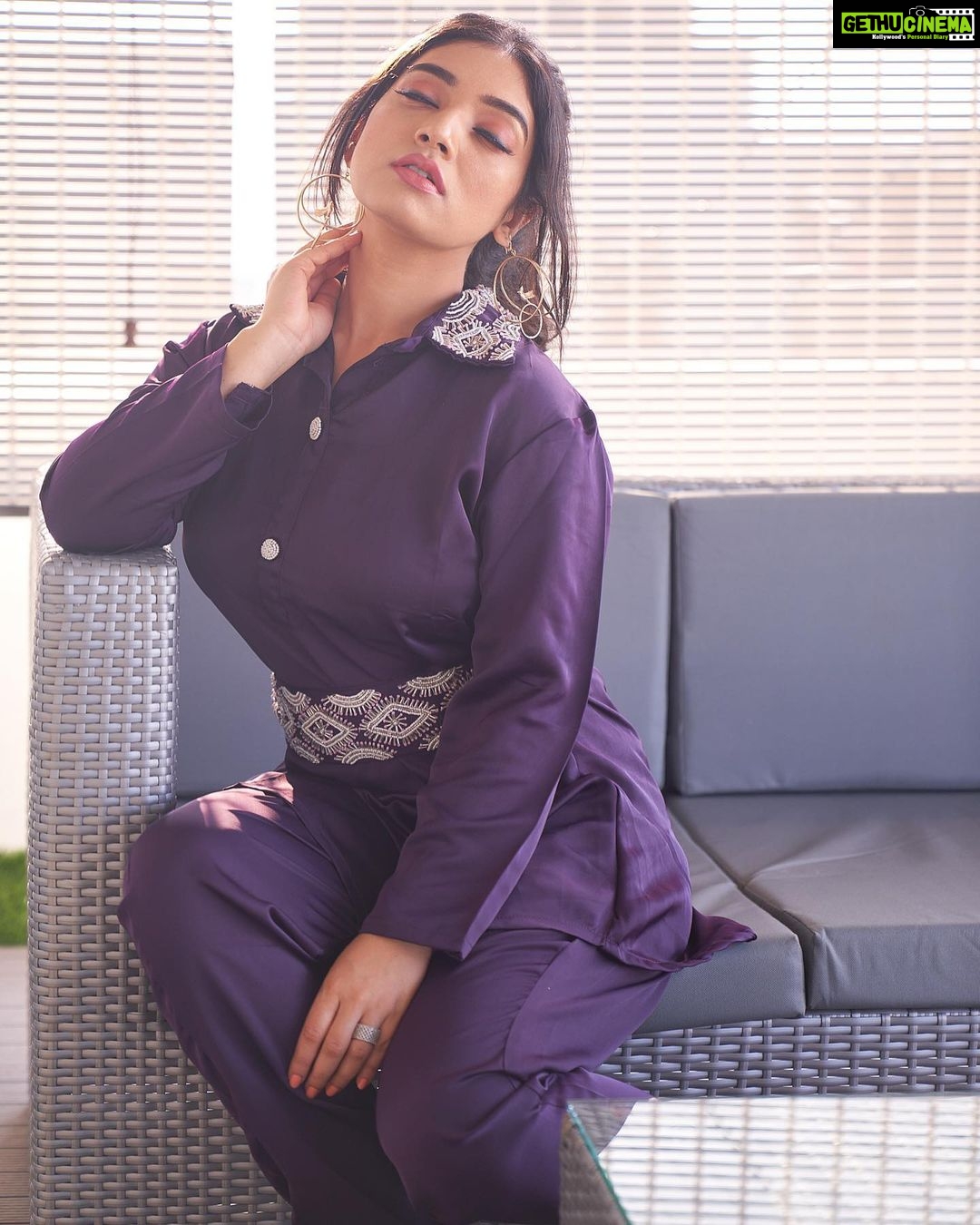 Priyanka Thimmesh Instagram - 💜✨ Photography @bhagathmakka Credit #jehensaai Desginer by @lakshana_label Makeup & hair @iglambeautystudiochennai @iampriyankaathimmesh #priyankathimmeshofficial #priyankathimmesh #purpellove💜