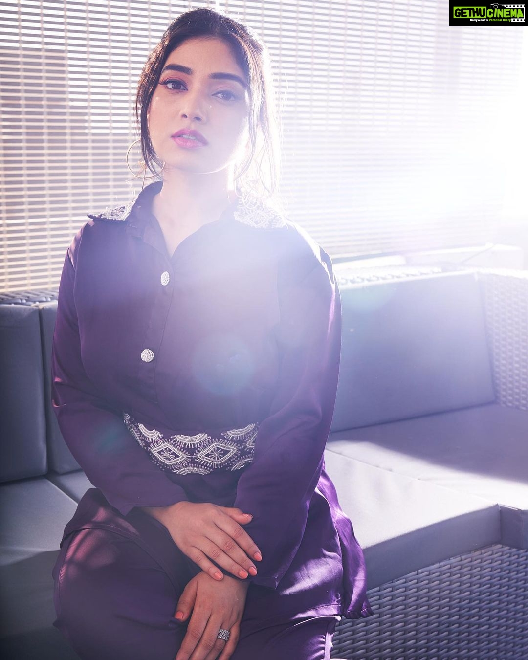 Priyanka Thimmesh Instagram - 💜✨ Photography @bhagathmakka Credit #jehensaai Desginer by @lakshana_label Makeup & hair @iglambeautystudiochennai @iampriyankaathimmesh #priyankathimmeshofficial #priyankathimmesh #purpellove💜