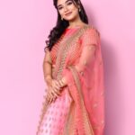 Priyanka Thimmesh Instagram - 💗✨ 📸by @chidu.ln_portraits MUA 💄 & hair by @makeupbypallavishetty @iampriyankaathimmesh #priyankathimmeshofficial #priyankathimmesh #pink-love
