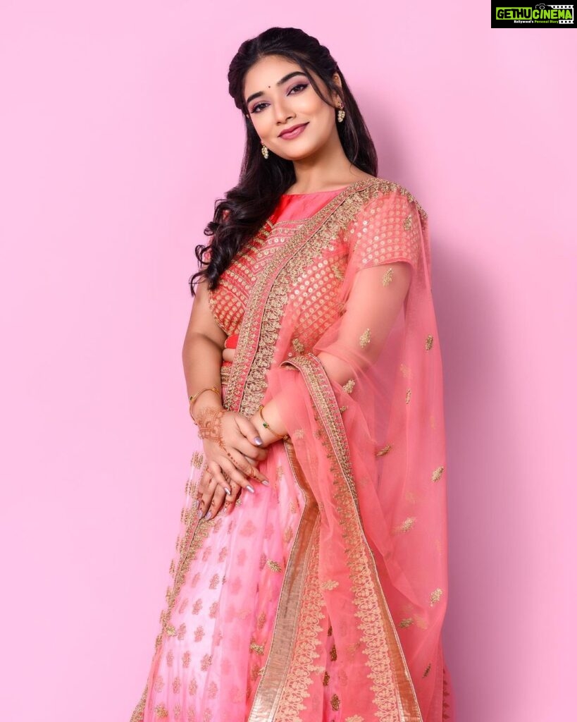 Priyanka Thimmesh Instagram - 💗✨ 📸by @chidu.ln_portraits MUA 💄 & hair by @makeupbypallavishetty @iampriyankaathimmesh #priyankathimmeshofficial #priyankathimmesh #pink-love