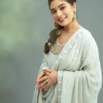 Priyanka Thimmesh Instagram - 🤍✨ Photography @bhagathmakka Credit #jehensaai Desginer by @lakshana_label Makeup & hair @iglambeautystudiochennai @iampriyankaathimmesh #priyankathimmeshofficial #priyankathimmesh