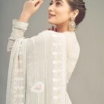 Priyanka Thimmesh Instagram - 🤍✨ Photography @bhagathmakka Credit #jehensaai Desginer by @lakshana_label Makeup & hair @iglambeautystudiochennai @iampriyankaathimmesh #priyankathimmeshofficial #priyankathimmesh