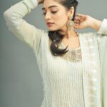 Priyanka Thimmesh Instagram - 🤍✨ Photography @bhagathmakka Credit #jehensaai Desginer by @lakshana_label Makeup & hair @iglambeautystudiochennai @iampriyankaathimmesh #priyankathimmeshofficial #priyankathimmesh