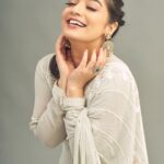 Priyanka Thimmesh Instagram - 🤍✨ Photography @bhagathmakka Credit #jehensaai Desginer by @lakshana_label Makeup & hair @iglambeautystudiochennai @iampriyankaathimmesh #priyankathimmeshofficial #priyankathimmesh