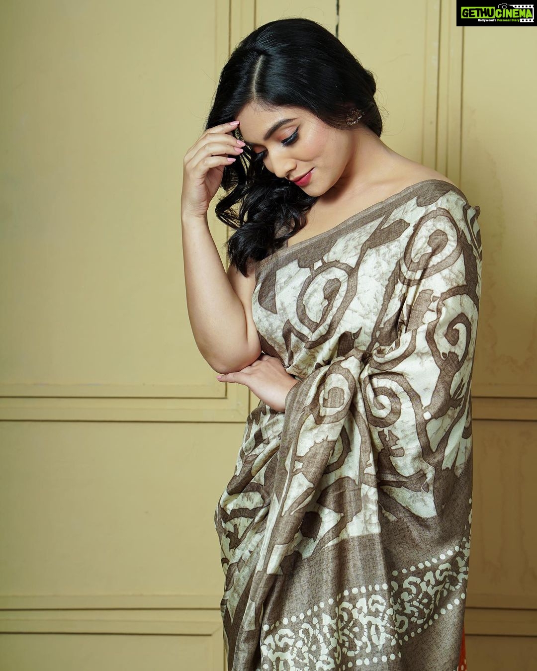 Priyanka Thimmesh Instagram - ❤️✨ Photography @vkey21 @blackbox_mediacorp Costume @thoran_by_zayi Stylist @zohibzayi Make up @iglambeautystudiochennai Special thanks to @jesufeast_12 @ameerkbasheer @adam__zamar @iampriyankaathimmesh #priyankathimmeshofficial #priyankathimmesh Thanks for editing my photo Kiruu @rainbow_photography_official