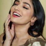 Priyanka Thimmesh Instagram - ❤️✨ Photography @vkey21 @blackbox_mediacorp Costume @thoran_by_zayi Stylist @zohibzayi Make up @iglambeautystudiochennai Special thanks to @jesufeast_12 @ameerkbasheer @adam__zamar @iampriyankaathimmesh #priyankathimmeshofficial #priyankathimmesh Thanks for editing my photo Kiruu @rainbow_photography_official
