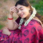 Priyanka Thimmesh Instagram – ✨

Happy morning 🥰
📸 by my fav one @rainbow_photography_official 
🥰🤍
#priyankathimmeshofficial #priyankathimmesh #sareelove #traditionalwear #happiness #smilemore #instagood #rainbowphotography #rainbowclick🌈