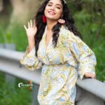 Priyanka Thimmesh Instagram - See Good In All Things.. Happiness will be with you❤️✨ Happy evening 🎊 📸: @rainbow_photography_official 🫶🏻🥰 #priyankathimmeshofficial #priyankathimmesh #iknowcutenessoverload 😉 #happiness #loveoflife 💙💙💙💙💙