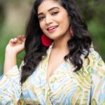 Priyanka Thimmesh Instagram - See Good In All Things.. Happiness will be with you❤️✨ Happy evening 🎊 📸: @rainbow_photography_official 🫶🏻🥰 #priyankathimmeshofficial #priyankathimmesh #iknowcutenessoverload 😉 #happiness #loveoflife 💙💙💙💙💙