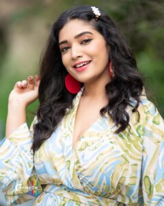 Priyanka Thimmesh Instagram - See Good In All Things..
Happiness will be with you❤️✨

Happy evening 🎊

 
📸: @rainbow_photography_official 🫶🏻🥰

#priyankathimmeshofficial #priyankathimmesh #iknowcutenessoverload 😉 #happiness #loveoflife 
💙💙💙💙💙