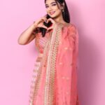 Priyanka Thimmesh Instagram - 💗✨ 📸by @chidu.ln_portraits MUA 💄 & hair by @makeupbypallavishetty @iampriyankaathimmesh #priyankathimmeshofficial #priyankathimmesh #pink-love