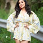 Priyanka Thimmesh Instagram - See Good In All Things.. Happiness will be with you❤️✨ Happy evening 🎊 📸: @rainbow_photography_official 🫶🏻🥰 #priyankathimmeshofficial #priyankathimmesh #iknowcutenessoverload 😉 #happiness #loveoflife 💙💙💙💙💙