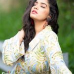 Priyanka Thimmesh Instagram - See Good In All Things.. Happiness will be with you❤️✨ Happy evening 🎊 📸: @rainbow_photography_official 🫶🏻🥰 #priyankathimmeshofficial #priyankathimmesh #iknowcutenessoverload 😉 #happiness #loveoflife 💙💙💙💙💙