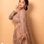Priyanka Thimmesh Instagram - ✨The easiest way to feel hot yet modest is to wear a saree!✨ MUA : @makeupbydivyanagaraj You did your make up so amazingly for me divya❤️ Outfit : @label_divya_samal 🫶🏻👌🏻👌🏻 Clicked by : @chidu.ln_portraits 🫶🏻✨ #priyankathimmeshofficial #priyankathimmesh #sareelove #lovelife #instalove