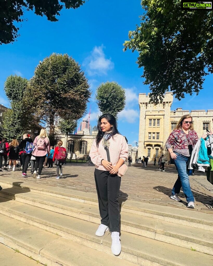 Priyanka Thimmesh Instagram - “Money can’t buy you happiness, but it can buy you a ticket to London.”🥰😉 #forhappiness #loveofmylife❤️ #solotrip #londonlife Tower of London