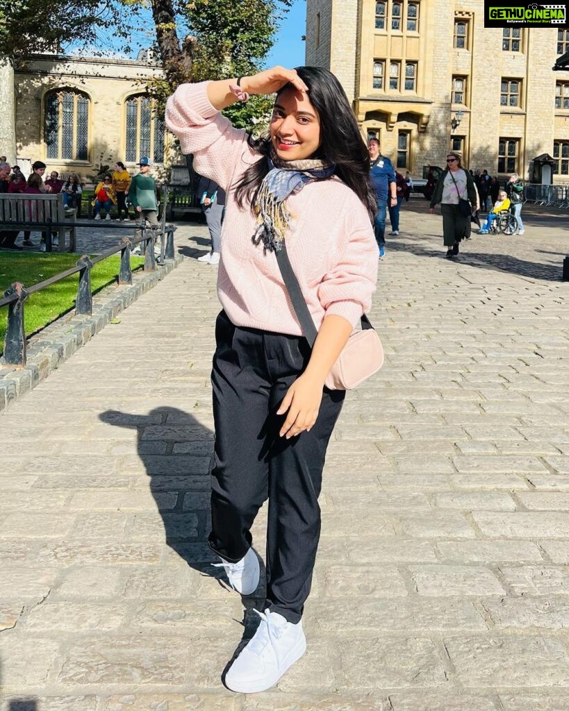 Priyanka Thimmesh Instagram - “Money can’t buy you happiness, but it can buy you a ticket to London.”🥰😉 #forhappiness #loveofmylife❤️ #solotrip #londonlife Tower of London