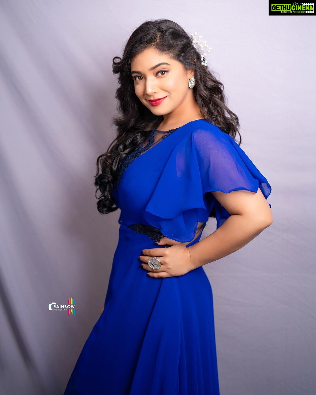 Priyanka Thimmesh Instagram - “Charm” is more than beauty ✨💖 #bluelove💙 #lookscool #happylife #priyankathimmeshofficial @iampriyankaathimmesh @rainbow_photography_official @makeupstoriesbysumachikkegowda @shimmer_designer_studio @rent_bridal_jewellery