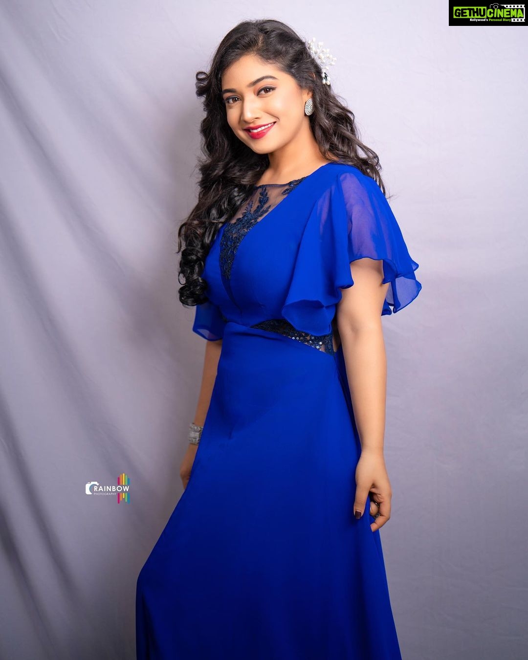 Priyanka Thimmesh Instagram - “Charm” is more than beauty ✨💖 #bluelove💙 #lookscool #happylife #priyankathimmeshofficial @iampriyankaathimmesh @rainbow_photography_official @makeupstoriesbysumachikkegowda @shimmer_designer_studio @rent_bridal_jewellery
