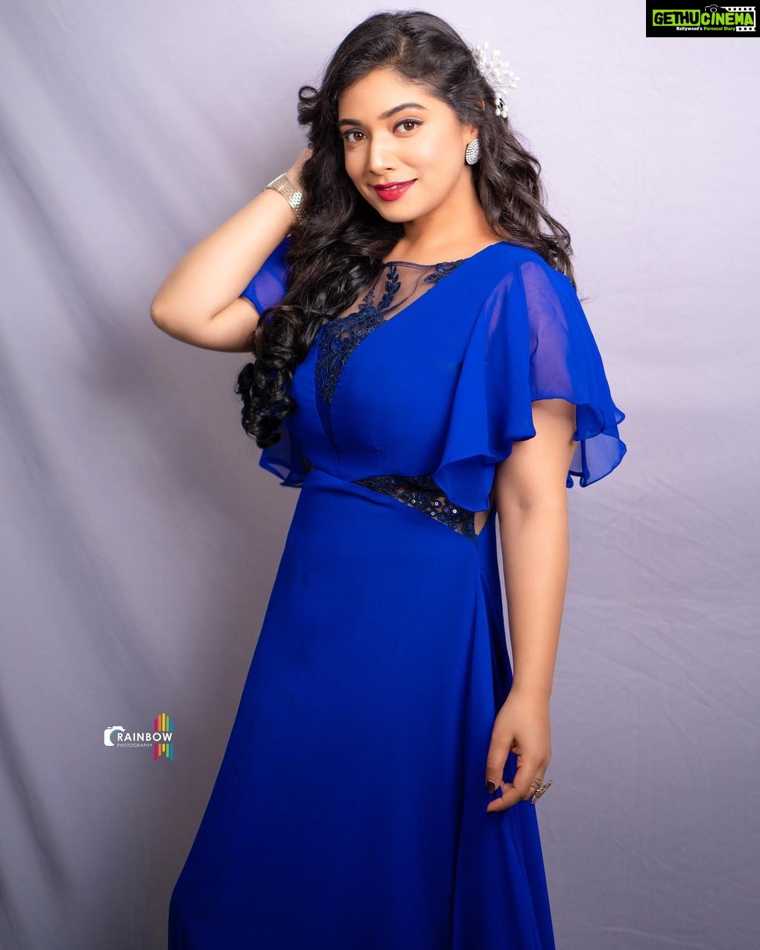Priyanka Thimmesh Instagram - “Charm” is more than beauty ✨💖 #bluelove💙 #lookscool #happylife #priyankathimmeshofficial @iampriyankaathimmesh @rainbow_photography_official @makeupstoriesbysumachikkegowda @shimmer_designer_studio @rent_bridal_jewellery