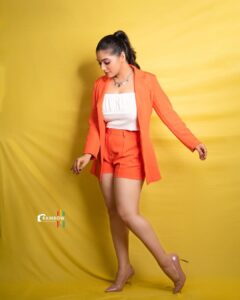 Priyanka Thimmesh Instagram - Rise above the storm and you will find the sunshine..🧡🌸

#priyankathimmeshofficial 
@rainbow_photography_official 
@makeupstoriesbysumachikkegowda