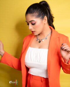 Priyanka Thimmesh Instagram - Rise above the storm and you will find the sunshine..🧡🌸

#priyankathimmeshofficial 
@rainbow_photography_official 
@makeupstoriesbysumachikkegowda