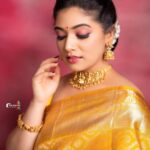 Priyanka Thimmesh Instagram - Life is short. Let my pallu be long!🫡😁👀 @iampriyankaathimmesh 📸 ; @rainbow_photography_official MUA 💄; @makeupstoriesbysumachikkegowda 🎀hair sty; #rukmini Designer👗 ; @shimmer_designer_studio & @mathura_creations Jewels 💎 ; @rent_bridal_jewellery #priyankathimmeshofficial #saregirl #traditional #instagram #instalike #instalove