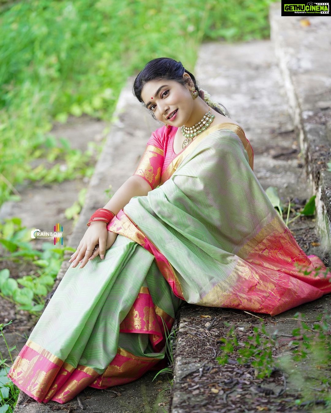 Priyanka Thimmesh Instagram - “When you make peace with yourself, you make peace with the world.” 🤩 @iampriyankaathimmesh #priyankathimmeshofficial Click by 📸: @rainbow_photography_official thank u kiru ..your are the best 🤩💖 #sareelove #sareegirl #traditionalwear #instagood #instagram #happysoul❤️ #peaceofmind #loveoflife #emotional #strongwomen 🥰💖