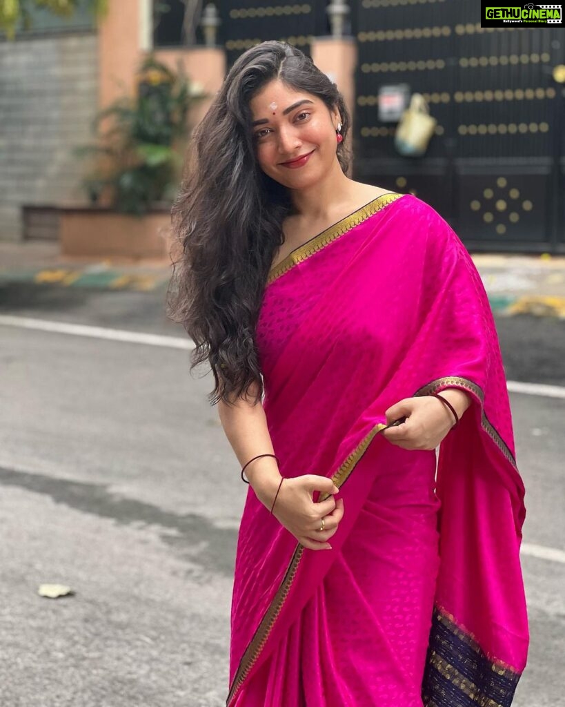 Priyanka Thimmesh Instagram - ಎಲ್ಲರಿಗೂ ಗೌರಿ ಗಣೇಶ ಹಬ್ಬದ ಶುಭಾಶಯಗಳು 🌸🙌🏻 @iampriyankaathimmesh
