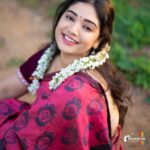 Priyanka Thimmesh Instagram – ✨

Happy morning 🥰
📸 by my fav one @rainbow_photography_official 
🥰🤍
#priyankathimmeshofficial #priyankathimmesh #sareelove #traditionalwear #happiness #smilemore #instagood #rainbowphotography #rainbowclick🌈