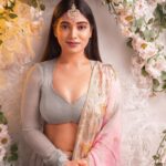 Priyanka Thimmesh Instagram - 🌸🌸🌸 Photography @bhagathmakka Desginer by @lakshana_label Makeup & hair @iglambeautystudiochennai @iampriyankaathimmesh #priyankathimmeshofficial #priyankathimmesh #pinkylove