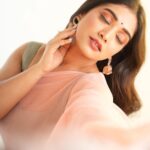 Priyanka Thimmesh Instagram - 💖✨ Photography @bhagathmakka Desginer by @lakshana_label Makeup & hair @iglambeautystudiochennai @iampriyankaathimmesh #priyankathimmeshofficial #priyankathimmesh #pinklove