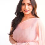 Priyanka Thimmesh Instagram - 💖✨ Photography @bhagathmakka Desginer by @lakshana_label Makeup & hair @iglambeautystudiochennai @iampriyankaathimmesh #priyankathimmeshofficial #priyankathimmesh #pinklove