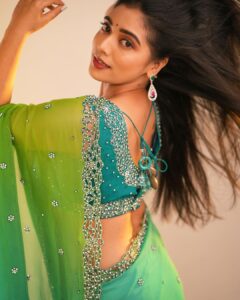 Priyanka Thimmesh Instagram - 💚✨

Photography @bhagathmakka 
Desginer by @lakshana_label 
Makeup & hair  @iglambeautystudiochennai 

@iampriyankaathimmesh #priyankathimmeshofficial #priyankathimmesh #greenlove