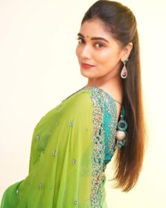 Priyanka Thimmesh Instagram - 💚✨ Photography @bhagathmakka Desginer by @lakshana_label Makeup & hair @iglambeautystudiochennai @iampriyankaathimmesh #priyankathimmeshofficial #priyankathimmesh #greenlove