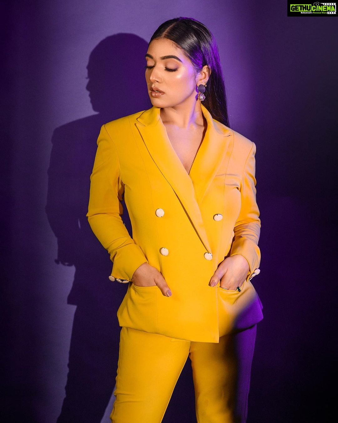 Priyanka Thimmesh Instagram - 💛💛💛 Photographer : @chidu.ln_portraits Mua : @makeupbydivyanagaraj Hairstyle : @makeupbyarchu Outfit : @pixie_yard_closet @pixie_yard_couture_studio Jewels : @dnjewelleryhouse #priyankathimmeshofficial #priyankathimmesh #instaphoto #instabeauty #instagood #instagram #selflove #happymood #shootmoodon📷✨✨✌🏻️