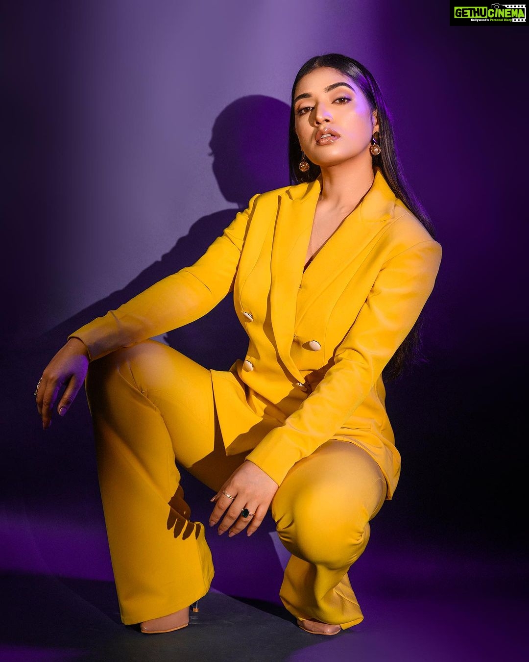Priyanka Thimmesh Instagram - 💛💛💛 Photographer : @chidu.ln_portraits Mua : @makeupbydivyanagaraj Hairstyle : @makeupbyarchu Outfit : @pixie_yard_closet @pixie_yard_couture_studio Jewels : @dnjewelleryhouse #priyankathimmeshofficial #priyankathimmesh #instaphoto #instabeauty #instagood #instagram #selflove #happymood #shootmoodon📷✨✨✌🏻️