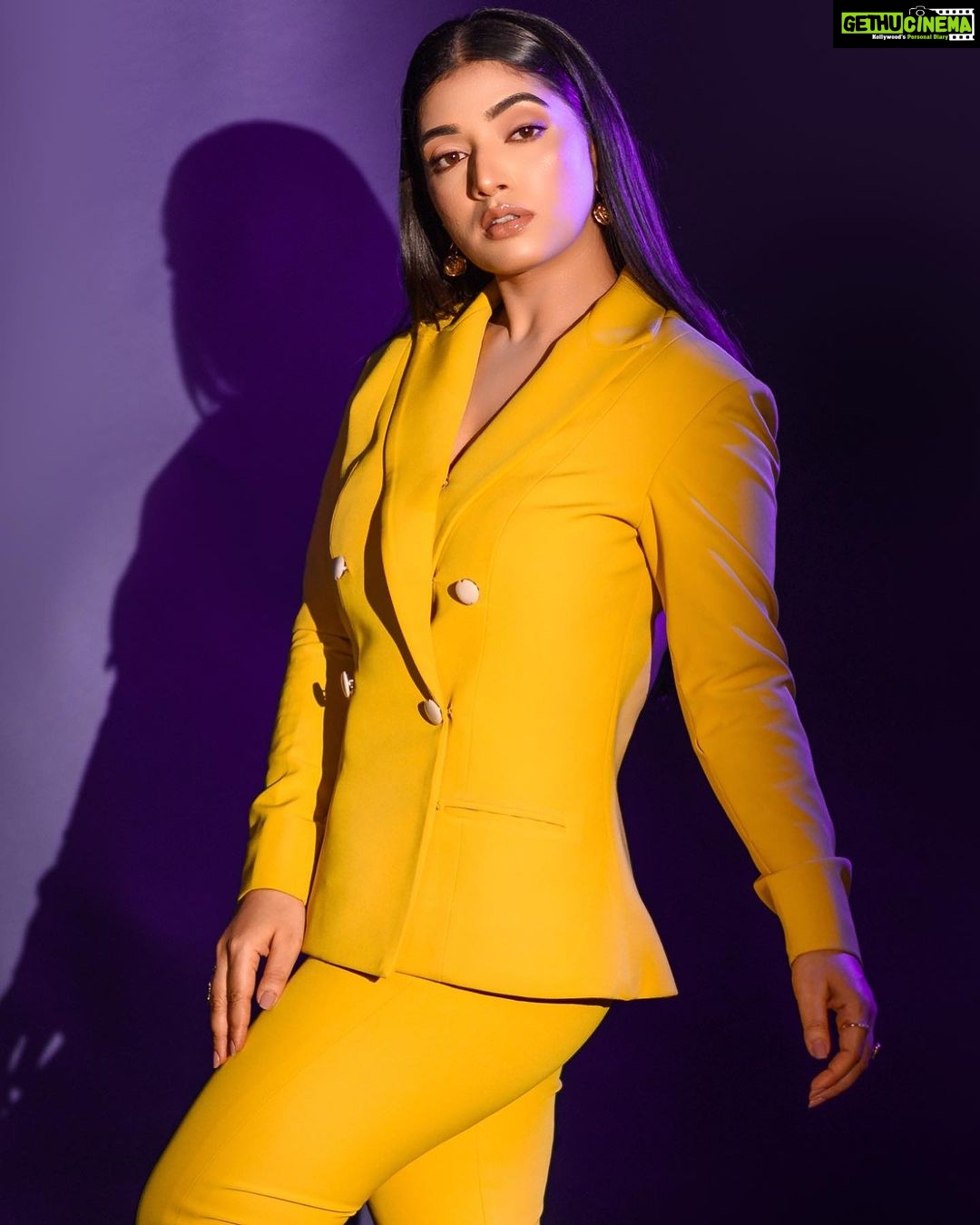 Priyanka Thimmesh Instagram - 💛💛💛 Photographer : @chidu.ln_portraits Mua : @makeupbydivyanagaraj Hairstyle : @makeupbyarchu Outfit : @pixie_yard_closet @pixie_yard_couture_studio Jewels : @dnjewelleryhouse #priyankathimmeshofficial #priyankathimmesh #instaphoto #instabeauty #instagood #instagram #selflove #happymood #shootmoodon📷✨✨✌🏻️