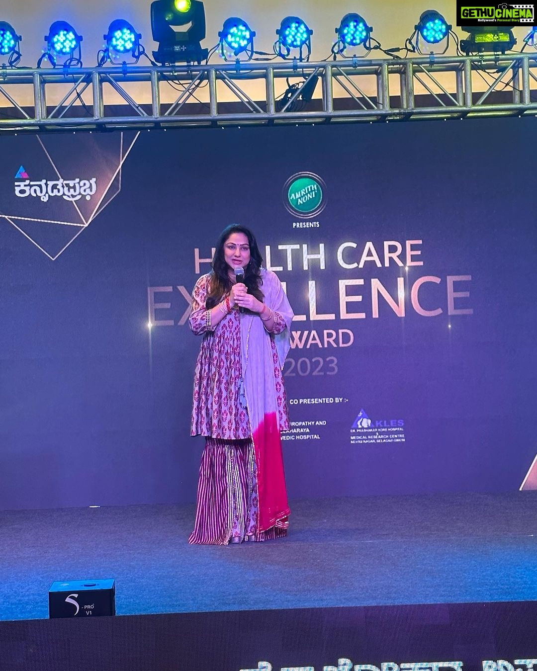 Priyanka Upendra Instagram - Asianet Suvarna News and Kannada Prabha held the very first Excellence In Health Care Awards 2023. It was indeed an honour to be a part of this thoughtful initiative. #healthcareexcellenceawards #asianetsuvarnanews #kannadaprabha #doctors #healthcare #karnataka