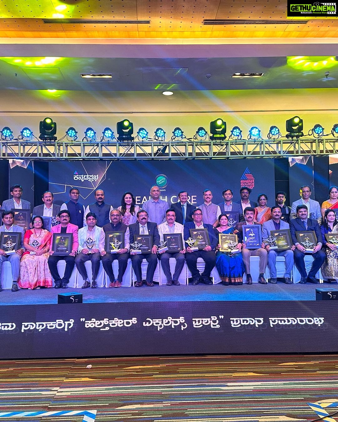 Priyanka Upendra Instagram - Asianet Suvarna News and Kannada Prabha held the very first Excellence In Health Care Awards 2023. It was indeed an honour to be a part of this thoughtful initiative. #healthcareexcellenceawards #asianetsuvarnanews #kannadaprabha #doctors #healthcare #karnataka