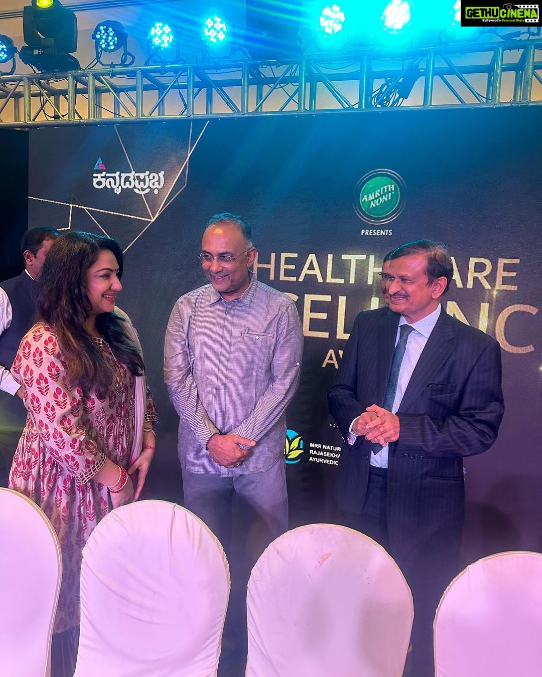 Priyanka Upendra Instagram - Asianet Suvarna News and Kannada Prabha held the very first Excellence In Health Care Awards 2023. It was indeed an honour to be a part of this thoughtful initiative. #healthcareexcellenceawards #asianetsuvarnanews #kannadaprabha #doctors #healthcare #karnataka