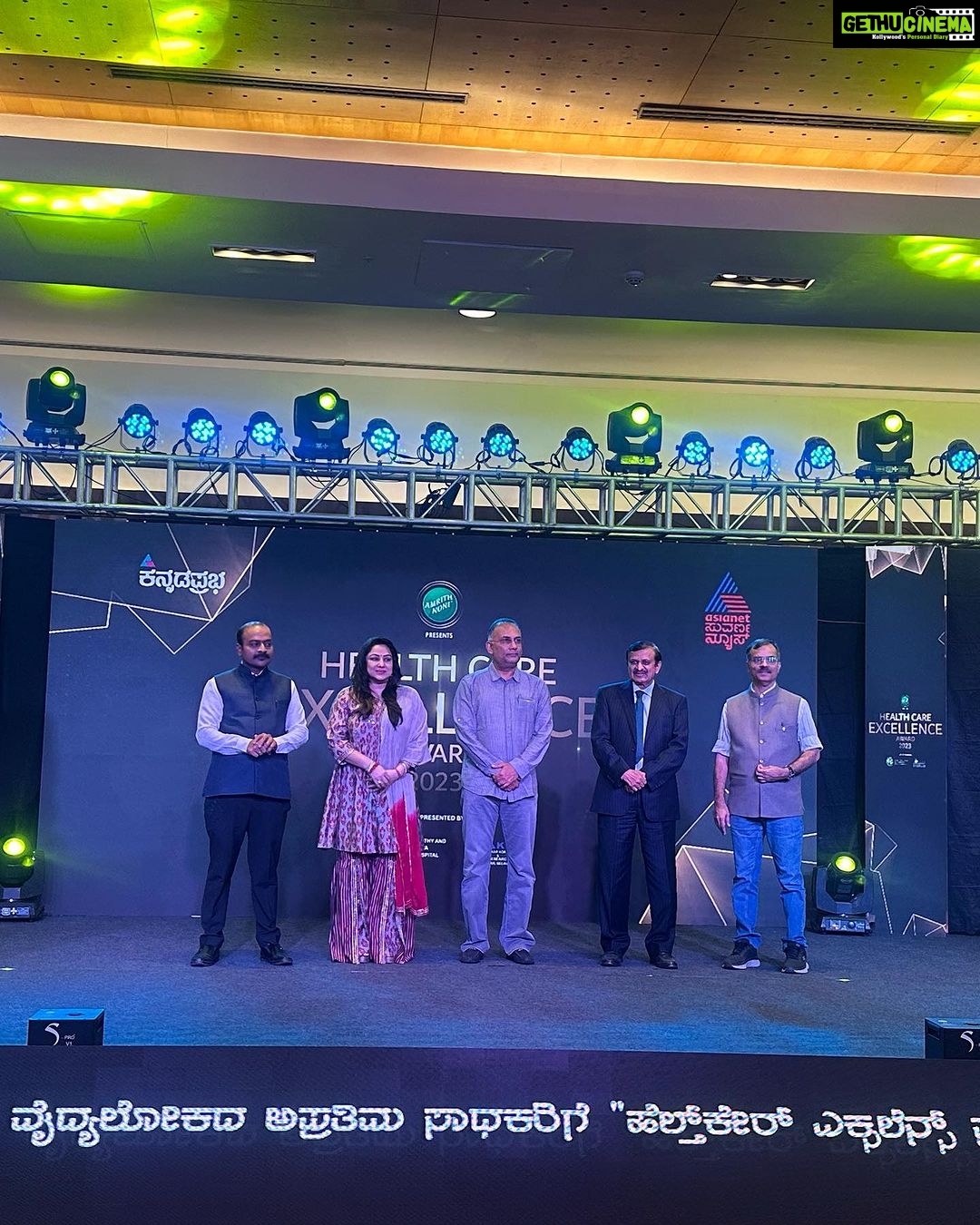 Priyanka Upendra Instagram - Asianet Suvarna News and Kannada Prabha held the very first Excellence In Health Care Awards 2023. It was indeed an honour to be a part of this thoughtful initiative. #healthcareexcellenceawards #asianetsuvarnanews #kannadaprabha #doctors #healthcare #karnataka