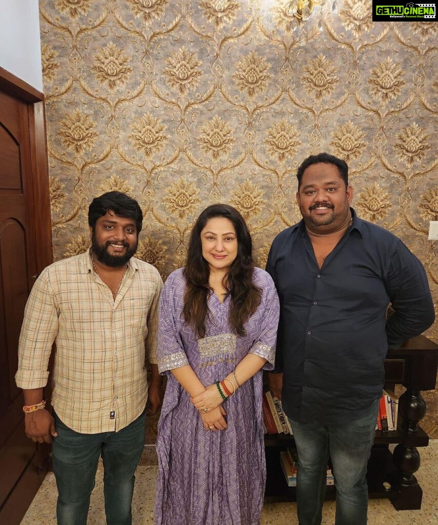 Priyanka Upendra Instagram - Good morning everyone! Happy to announce my third collaboration with Lohith and first with producer Raviraj ,Sri Durgaparameshwari Productions presents..coming soon, near this Halloween 🎃 The scariest movie ive filmed so far ..Are you all ready !!!!!!! @lohithhmanu