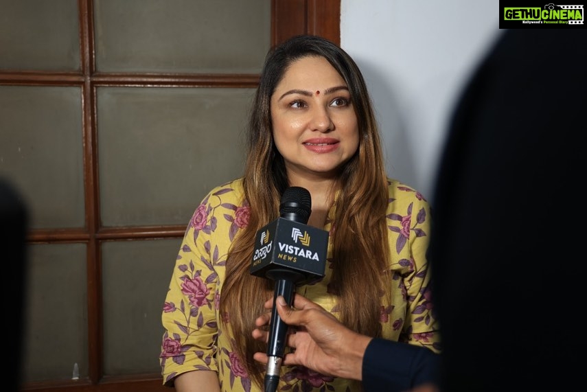 Priyanka Upendra Instagram - Happy to be associated with “Namoorashaale Namyellarashaale” A wonderful initiative started by Vistara News channel along with Bal Utsav..Coming together with the support of our honourable Education Minister Sri.Nagesh Sir..in an attempt to raise the standards and conditions of Government/ Public Schools in Karnataka. Forty six percent of children in Karnataka study in Government Schools and it is imperative that we as citizens join hands with the Government in improving, enhancing, developing, and strengthening these schools. Education is a fundamental right for each and every child, and true Freedom comes only from that. Let’s all join hands in this important cause and make a difference in any way we can. Jai Hind. @vistaranews #publicschools #governmentschools #karnataka #education #children