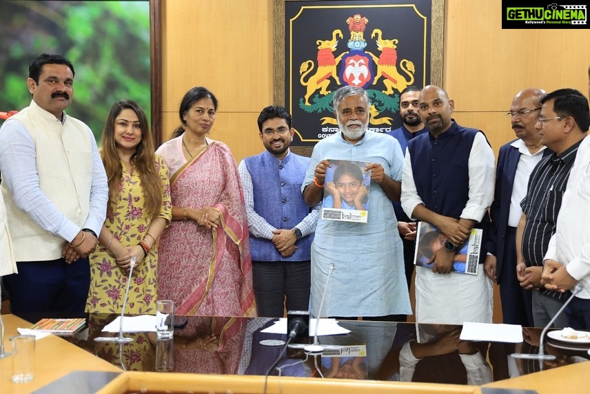 Priyanka Upendra Instagram - Happy to be associated with “Namoorashaale Namyellarashaale” A wonderful initiative started by Vistara News channel along with Bal Utsav..Coming together with the support of our honourable Education Minister Sri.Nagesh Sir..in an attempt to raise the standards and conditions of Government/ Public Schools in Karnataka. Forty six percent of children in Karnataka study in Government Schools and it is imperative that we as citizens join hands with the Government in improving, enhancing, developing, and strengthening these schools. Education is a fundamental right for each and every child, and true Freedom comes only from that. Let’s all join hands in this important cause and make a difference in any way we can. Jai Hind. @vistaranews #publicschools #governmentschools #karnataka #education #children