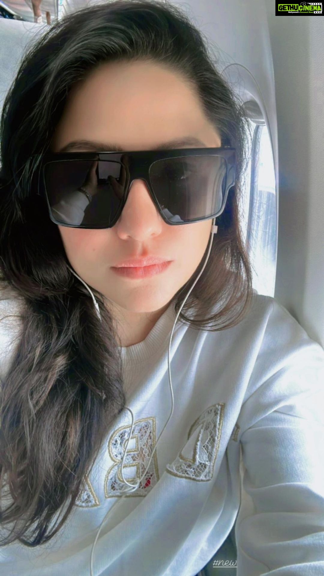 Priyanka Upendra Instagram - "Embracing the rhythm of life with my favorite tunes 🎶🕶️ #MusicAndChill #BlackShadesVibes"